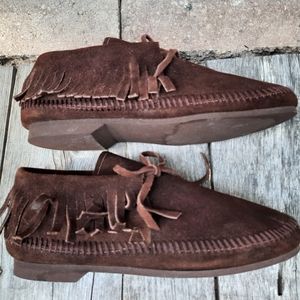 Minnetonka moccasins brown suede 7 shearling lining slipper/shoe fringed